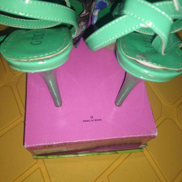 Guess Floral Platform Heels - Size 10 - Picture 6 of 7